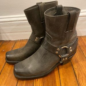 Frye Harness 8R Boots - Charcoal - 9